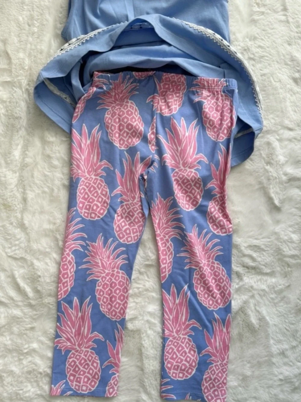 NWT Three Friends Lola Capri Set
